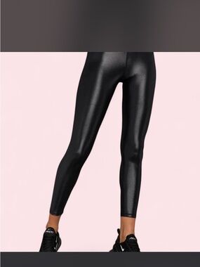Black High-Waist Leggings XS